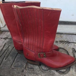 Red Frye boots ♥️